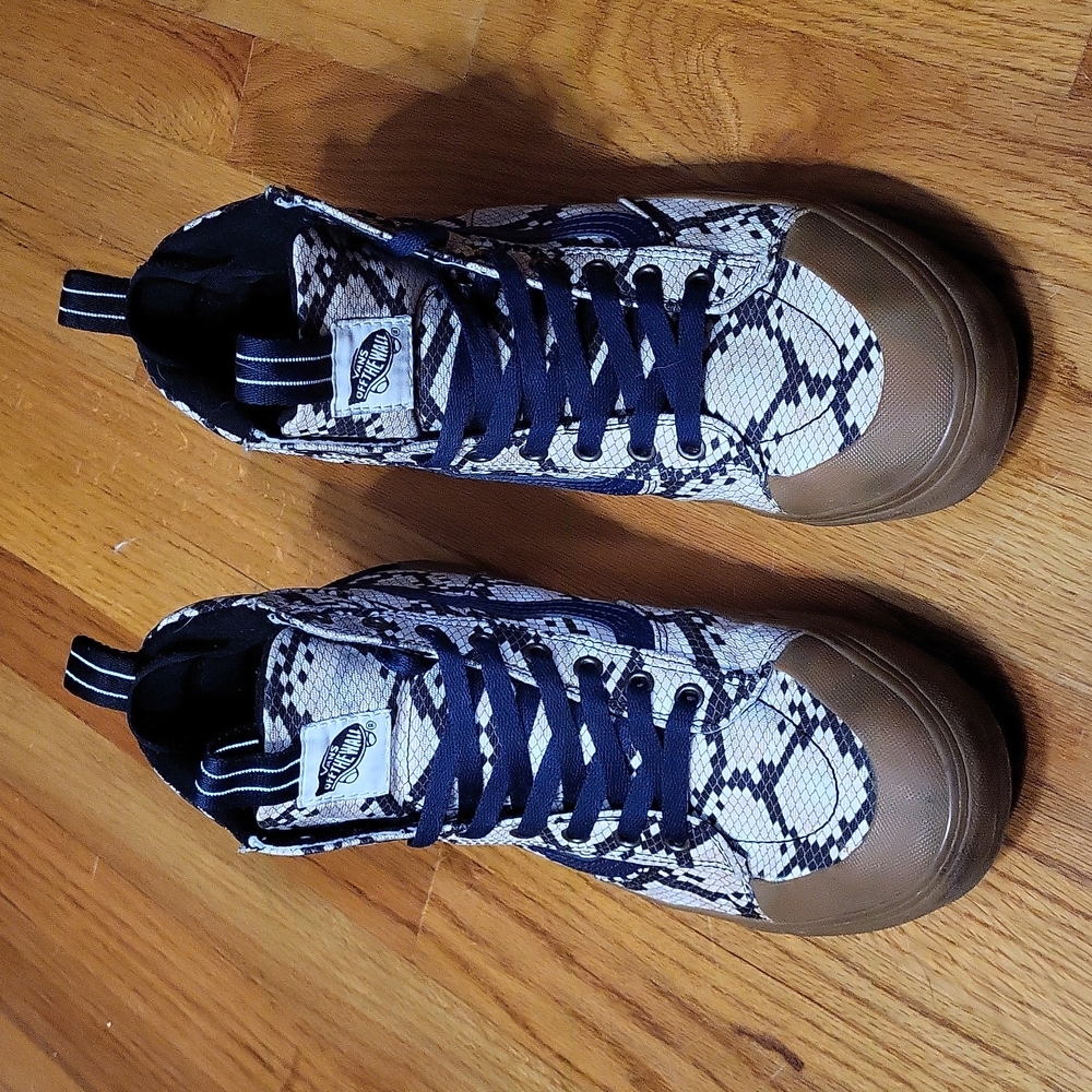 💋Clearout - Vans custom design trekker style snake skin pattern, black & navy